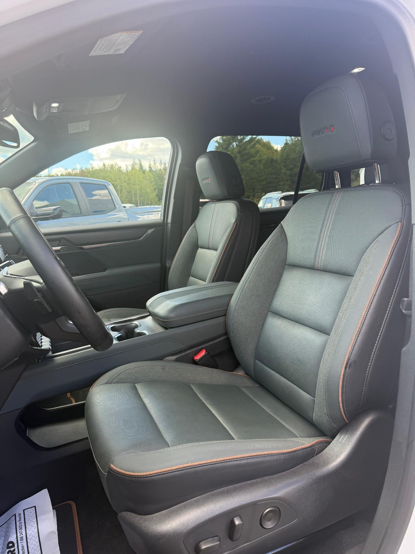2025 GMC Acadia AWD AT4