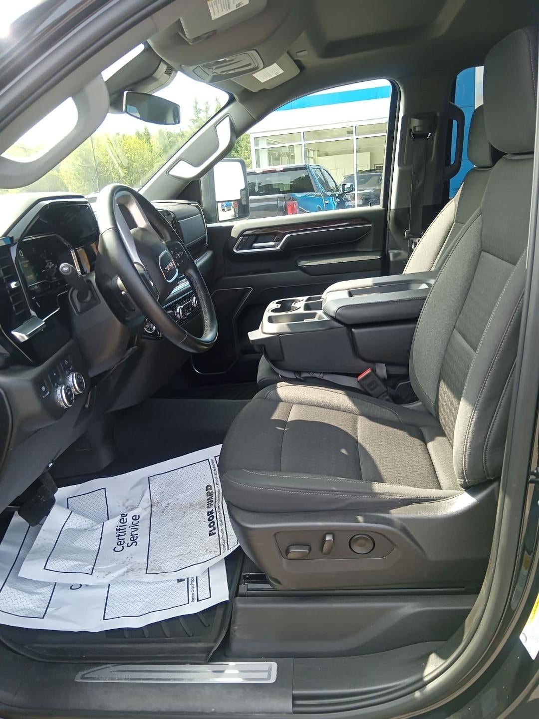 2025 GMC Sierra 2500HD 4WD Crew Cab Standard Bed SLE