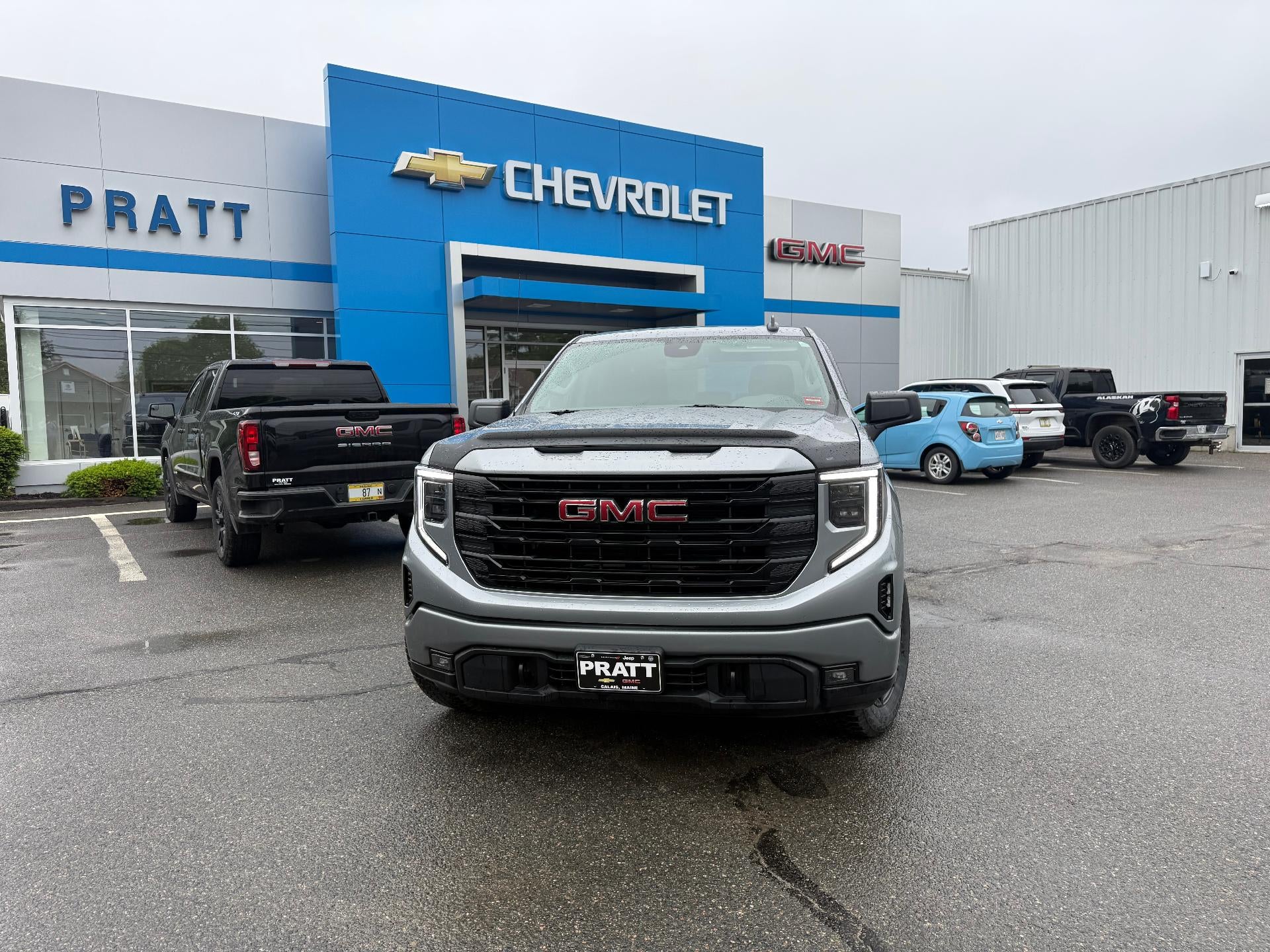 2025 GMC Sierra 1500 4WD Crew Cab Short Box Elevation with 3VL